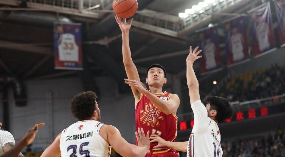 包含利物浦训练开放日，赛后止住颓势引欢呼，CBA季后赛在即，资深球员宣示担当的词条