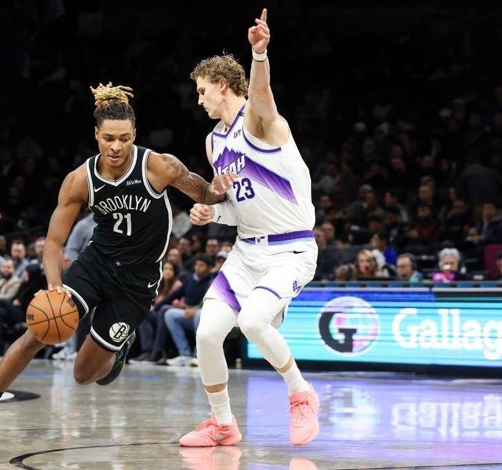 湖人对雷霆投进22记三分平队史纪录