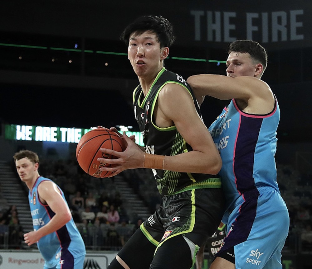 武汉三镇训练开放日,赛前回应争议引欢呼,NBA总决赛在即,轮换策略成焦点 武汉三镇训练开放日,赛前回应争议引欢呼,NBA总决赛在即,轮换策略成焦点