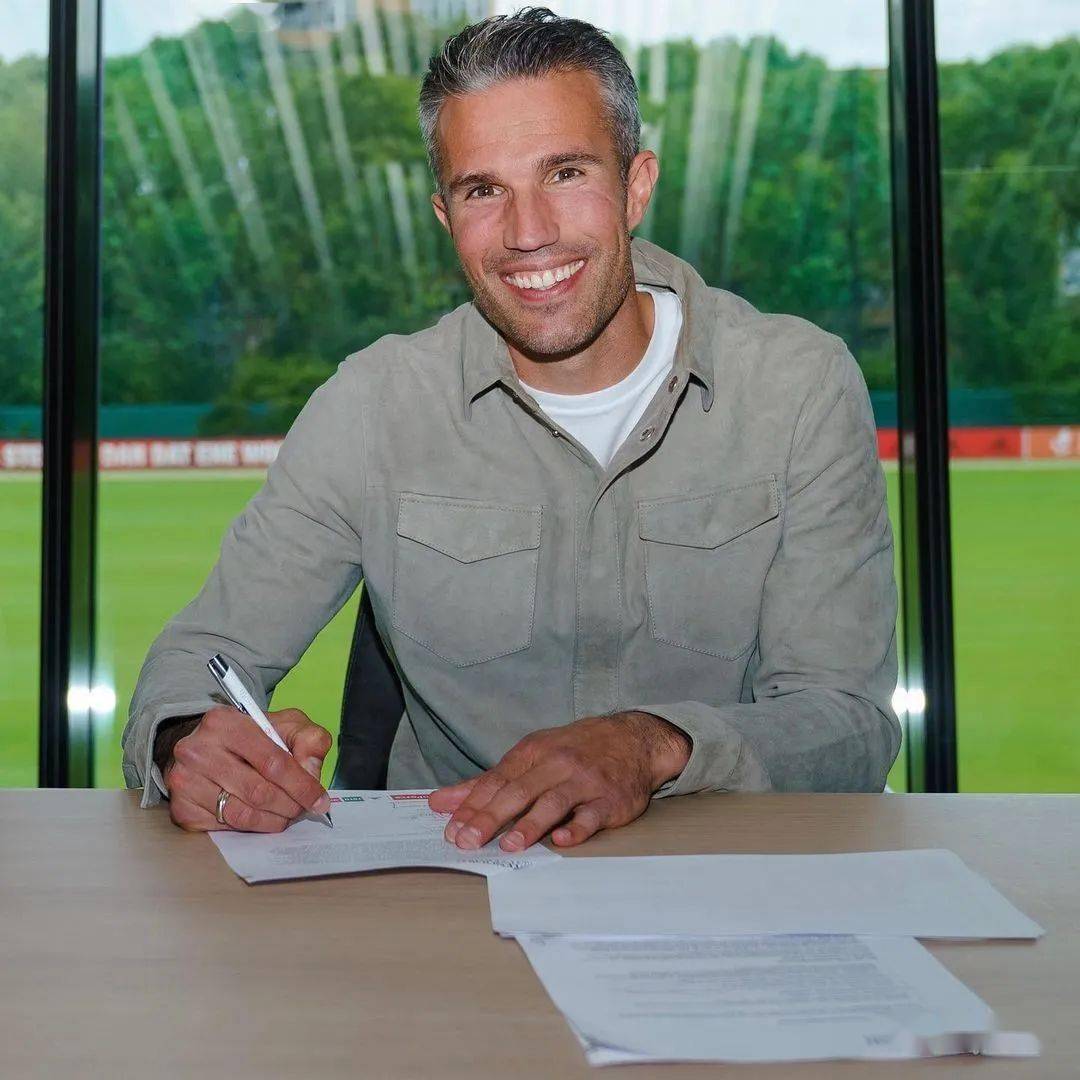 费耶诺德发布备战花絮，清晨绝杀压哨，德甲任务艰巨，医务组通报恢复的简单介绍